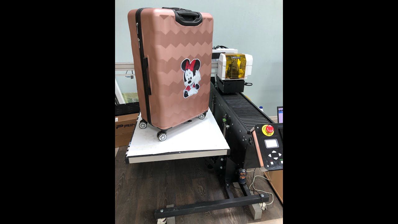 Печать на чемодане высотой 28 см с неровной поверхностью на УФ принтере PrintX смотреть онлайн