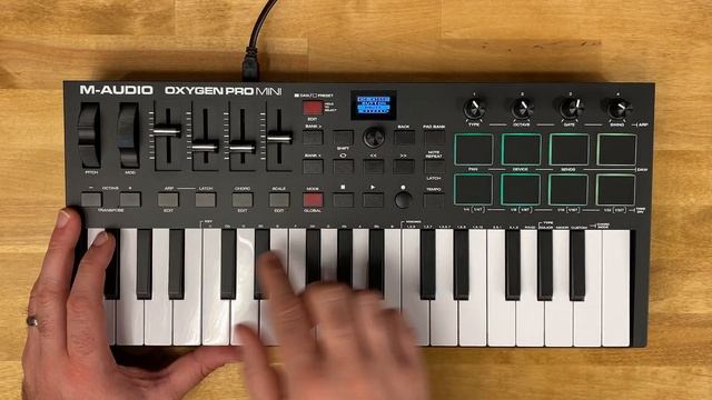 M-Audio Oxygen Pro MINI - Detailed Review (Features, Functionality, and Customization)! смотреть онлайн