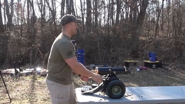 ПУЛЕМЁТ ГАТЛИНГА VS ПРОЗРАЧНЫЙ ЩИТ? | (Kentucky Ballistics на русском) | Перевод от Gate смотреть онлайн