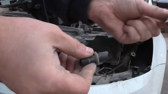 Как снять фару на VW Polo Sedan #34