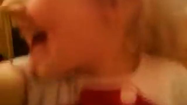 девочка смеется от дятла вуди смотреть онлайн