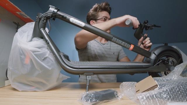 Ninebot F25 KickScooter X Segway // Unboxing