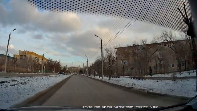 Видео с регистратора Azdome PG17, фронтальная камера, город