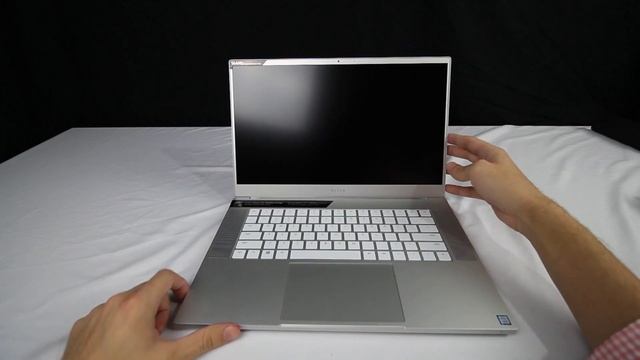 Razer Blade 15 (GTX 1070) Mercury Edition 2018 - Unboxing and Review смотреть онлайн