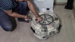 Замена подшипника в стиральной машине с неразборным баком, своими руками.