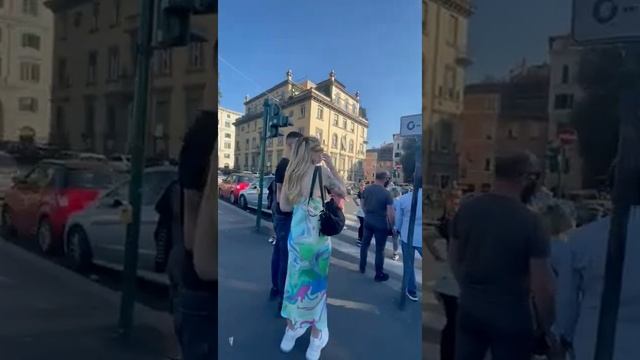 Переход. Короткие юбки и сапоги. смотреть онлайн