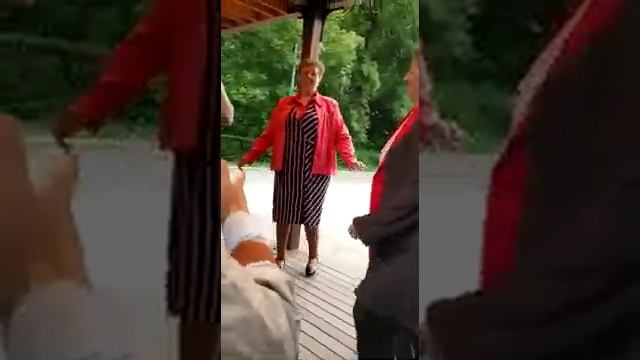 Парк Кузьминки танцы и песни под гармонь 06 06. 21 смотреть онлайн