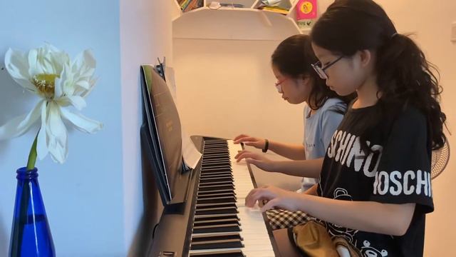 Rudolph the red nosed reindeer - MiuMeo piano 4 hands смотреть онлайн