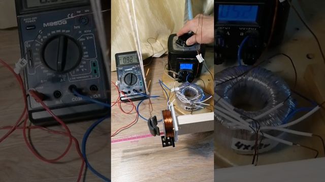 Отталкивание ферритового магнита от катушки с переменным током (вогнутым к кат) смотреть онлайн