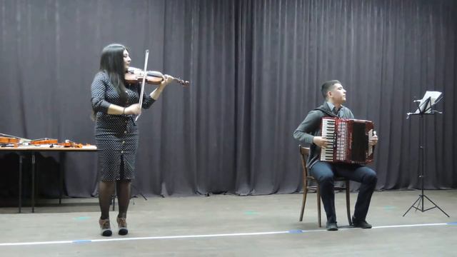 Илья Муравцев и Дениза Альмухаметова — В лунном сиянии смотреть онлайн