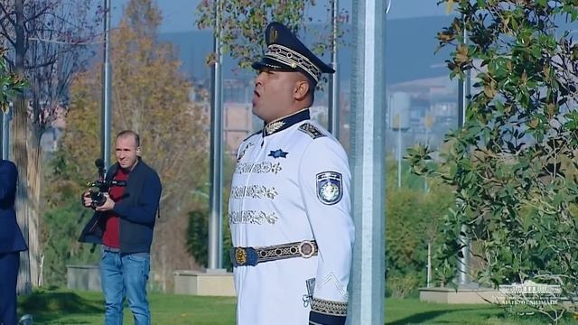 Франция Республикаси Президенти Эммануэль Макронни тантанали кутиб олиш маросими бўлиб ўтди смотреть онлайн