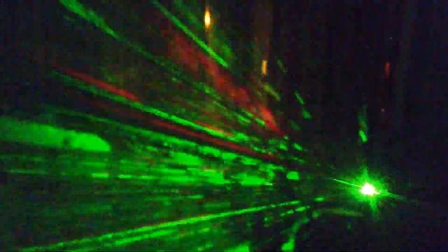 Лазерный проектор Mini Laser Stage Lighting смотреть онлайн