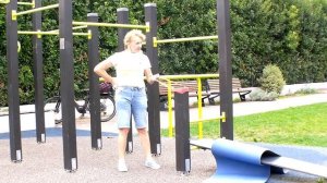 Тренировка на спортивной площадке- простые, но эффективные упражнения: Для женщин после 50