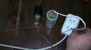 Проверка конденсатора, при помощи лампочки. Checking capacitor, using a bulb.