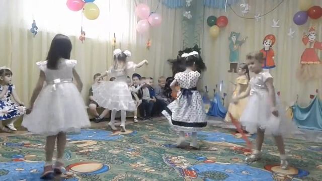 Танец с лентами на выпускной Я рисую этот мир смотреть онлайн