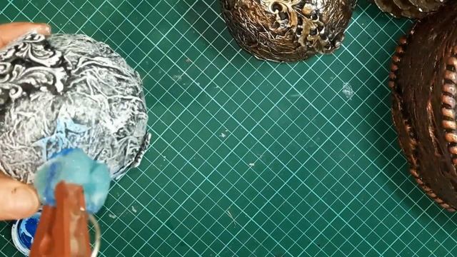 Новогодний шар с лепниной . смотреть онлайн