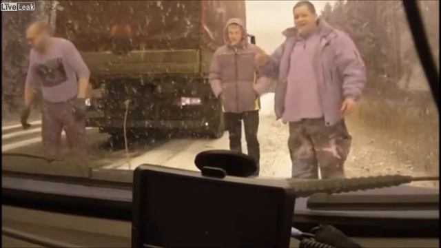 Торопиться во время гололёда нельзя. смотреть онлайн