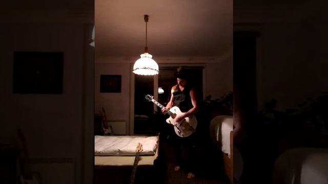Reptilia (chorus 2) - The Strokes - guitar cover (2/4) смотреть онлайн
