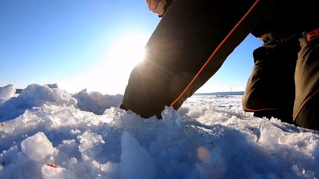 Рыбалка на леща на Сурском водохранилище.Весенний клёв,чуть не утащил удочку.Первый весенний лещ. смотреть онлайн