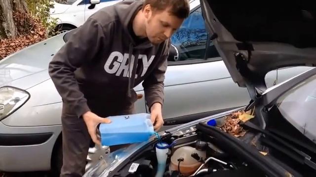 Peugeot 308 - How to add windshield washer fluid to car смотреть онлайн