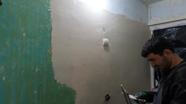 Ремонт своими руками.Шпаклёвка и наклейка обоев.