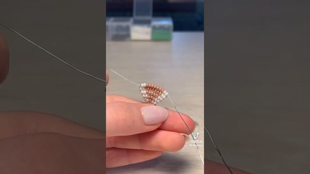 Как сделать паучка из бисера Tutorial смотреть онлайн