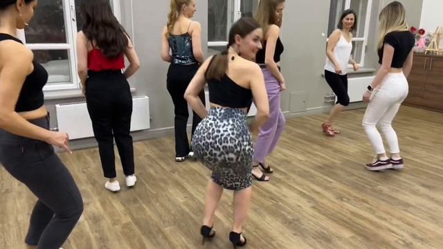 Kizomba Lady Style 2023. Ксения Георгадзе в Новосибирске. Кизомба