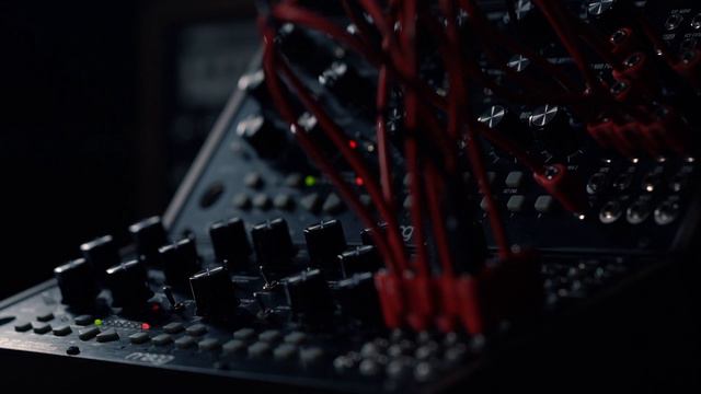 MOOG MOTHER 32 x2 | HAUNTING SELF GENERATIVE DRONE PATCH | MOOG | NOISE EXPLORATION 001 | 4K смотреть онлайн