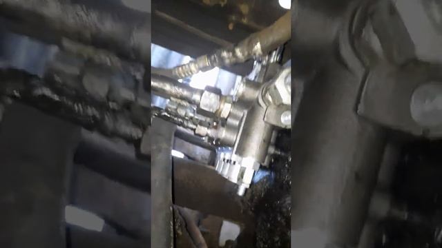 Замена распределителя на львовском погрузчике. Нюансы и решения!! смотреть онлайн