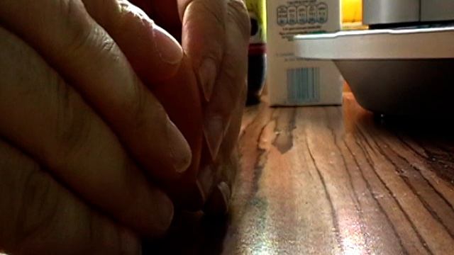 Experiment mit ei. Experiment with egg. Эксперимент с яйцом. смотреть онлайн