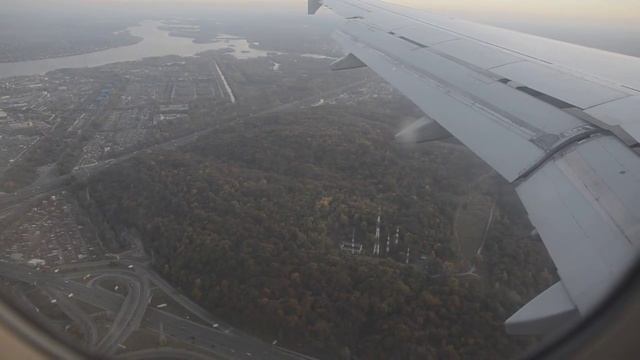 Посадка в Киеве на Жуляны смотреть онлайн
