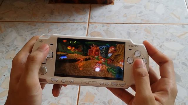 Gameplay PS1 Crash Bandicoot 1, 2, & 3 (Trilogy/Compilation) Edit ion on PSP смотреть онлайн