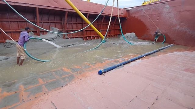 Sand is being unloaded from large ships with powerful dredger machines part-527 смотреть онлайн