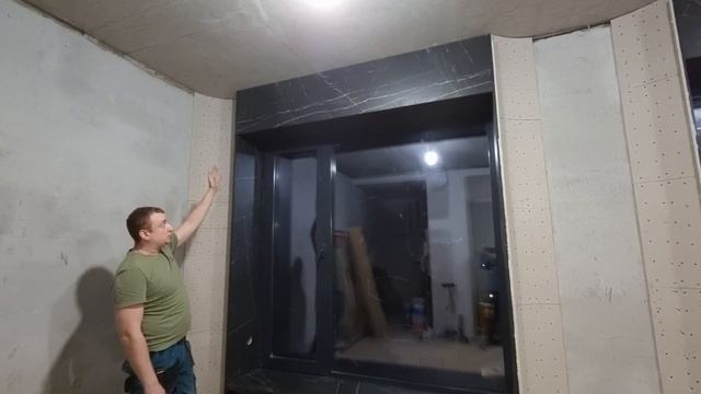 Откосы из ЛДСП EGGER под мрамор с нишами под рольштору и батарею смотреть онлайн