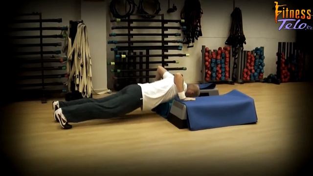 ПЛИОМЕТРИЧЕСКИЕ ОТЖИМАНИЯ НА ДВУХ ВОЗВЫШЕНИЯХ // упражнения для тренажерного зала смотреть онлайн