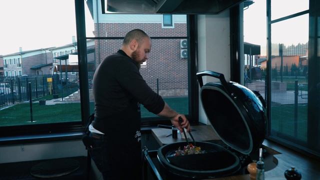 Рецепт язычков ягнёнка с овощами на керамическом гриле Primo смотреть онлайн