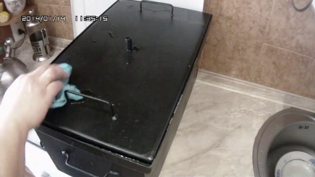 Коптильня горячого копчения с гидрозатвором.