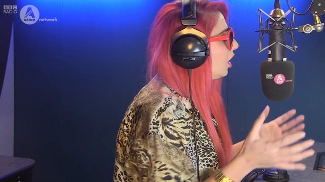 Tommy Sandhu: Desioke with Jasmine Sandlas смотреть онлайн