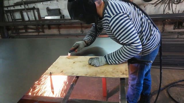 А кто сказал, что шаблон для плазмы должен быть из металла.... смотреть онлайн