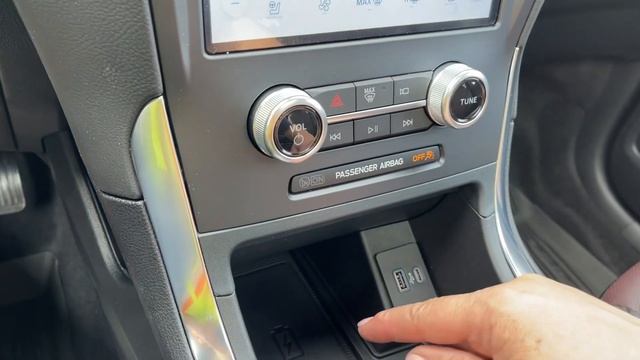 2022 Ford Edge Titanium + Class II Trailer Hitch, Moonroof, AWD Review | Island Ford смотреть онлайн