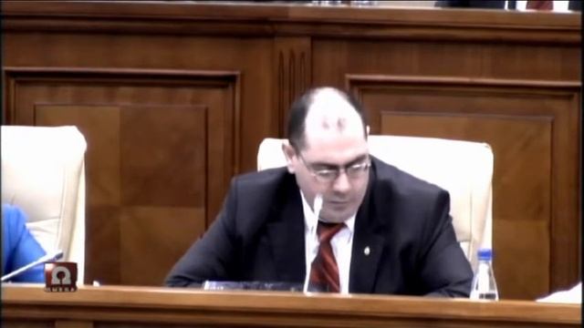 Парламентское большинство «встает горой» на защиту двух магистратов с сомнительной репутацией смотреть онлайн