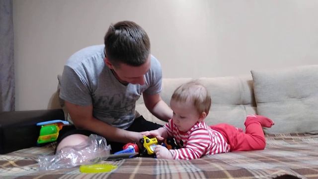 12 02 20 Распаковка подарков на 8 мес 2 смотреть онлайн