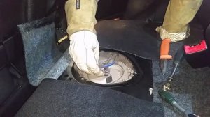 (1)Замена топливного насоса.  Golf 4, бензин, американский вариант.