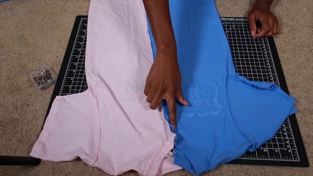 DIY | HOW TO MAKE A HALF AND HALF SPLIT T SHIRT смотреть онлайн