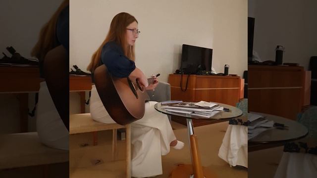 Красивый голос дополнение к хорошей гитаре. A beautiful voice complements a good guitar. смотреть онлайн