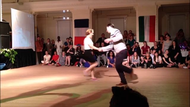 Штефан Зауэр и Сандра Реттиг  отжигают под Катюшу