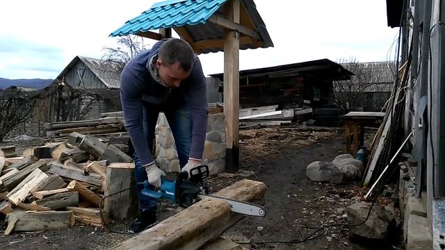 Makita UC4030A (Цепная электропила) в работе смотреть онлайн