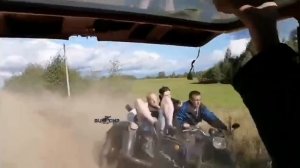 Парни на моцике врезались в дерево