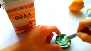 Как сделать СУПЕР ОТБЕЛИВАЮЩУЮ зубную пасту в домашних условиях (ИЗ СОДЫ И ЗУБНОЙ ПАСТЫ)