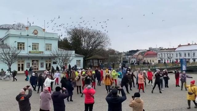 Флеш-моб FitnessWeekend «Живи танцуя» (Ужгород, февраль, 2021) смотреть онлайн